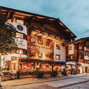 Hotel Dorfhotel Glücksschmiede, Saalbach